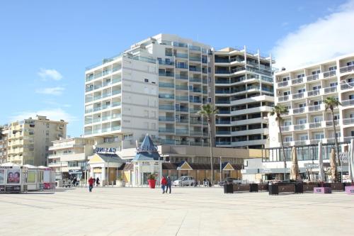 Le Petit Paradis Canet Plage - Immeuble Le Casino