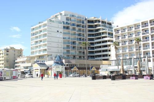 Le Petit Paradis Canet Plage - Immeuble Le Casino