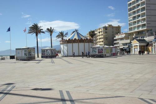 Le Petit Paradis Canet Plage - La Place Méditerranée et le Carrousel