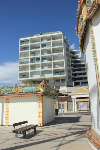 Le Petit Paradis Canet Plage - Immeuble Le Casino